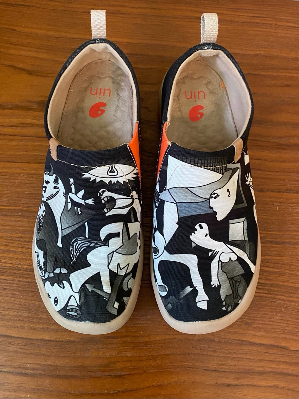 🍀UIN Slip-On Sneakers in Black, White and Orange Accent